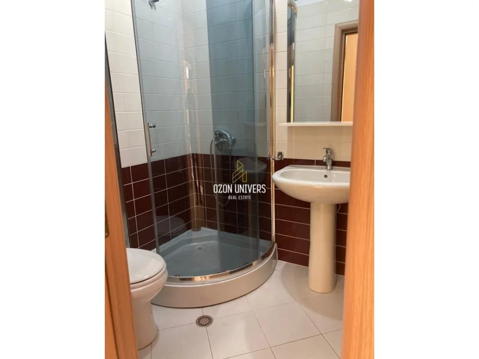 Tirane, jepet me qera apartament 2+1+Ballkon Kati 4, 94 m² 700 € (rruga e barrikadave)