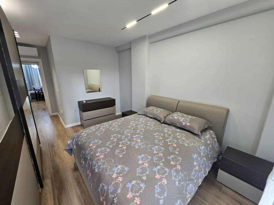 Tirane, jepet me qera apartament 2+1 Kati 2, 80 m² 900 € (Rruga Dervish Hekali)
