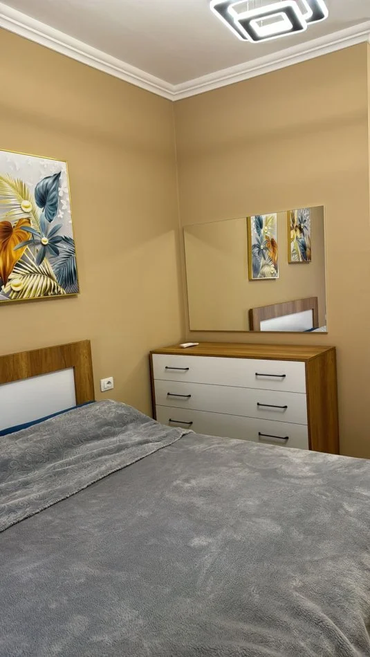 Tirane, jepet me qera apartament 1+1+Ballkon Kati 7, 55 m² 500 € (RRUGA 5 MAJI)