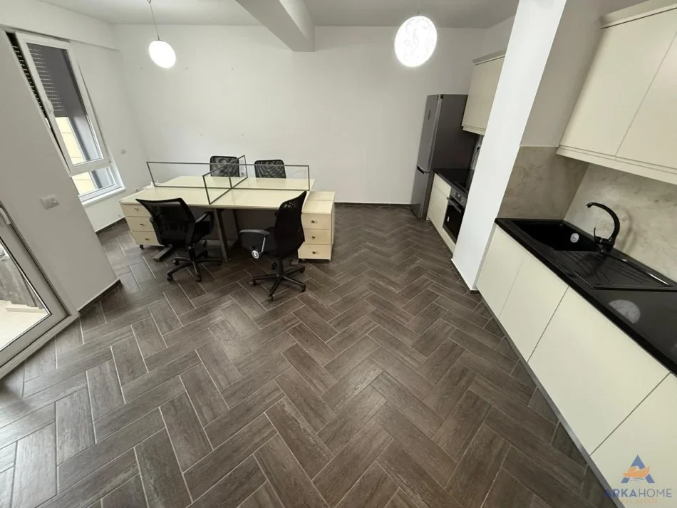 Tirane, jepet me qera apartament 1+1+Ballkon Kati 8, 64 m² 833 € 