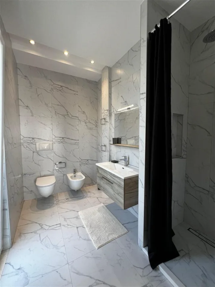 Tirane, jepet me qera Vile 3 Katshe Kati 3, 318 m² 1.600 € (LIQENI I PRUSHIT)