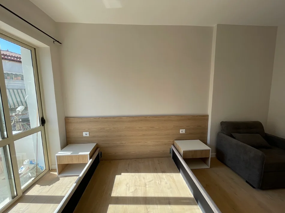 Tirane, jepet me qera apartament 1+1+Ballkon Kati 3, 60 m² 600 € (Rruga e Durresit)