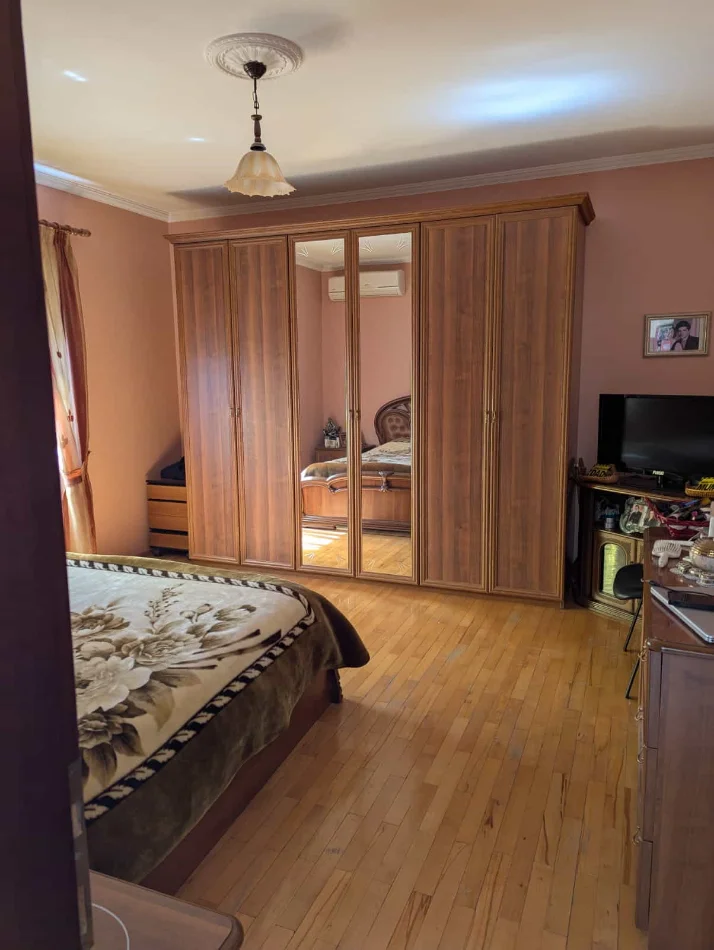 Tirane, jepet me qera apartament 5+1+Ballkon Kati 3, 260 m² 520.000 € (Rruga Albanopoli)