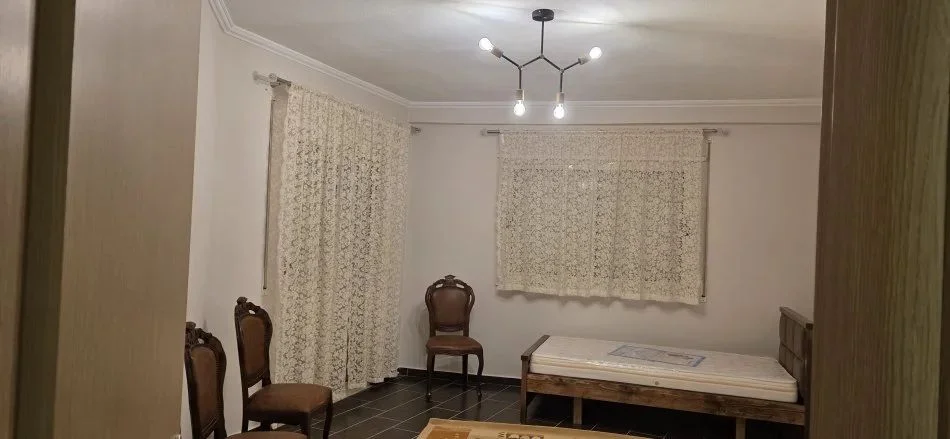 Tirane, jepet me qera apartament 2+1+Ballkon Kati 6, 120 m² 520 € (YZBERISHT)