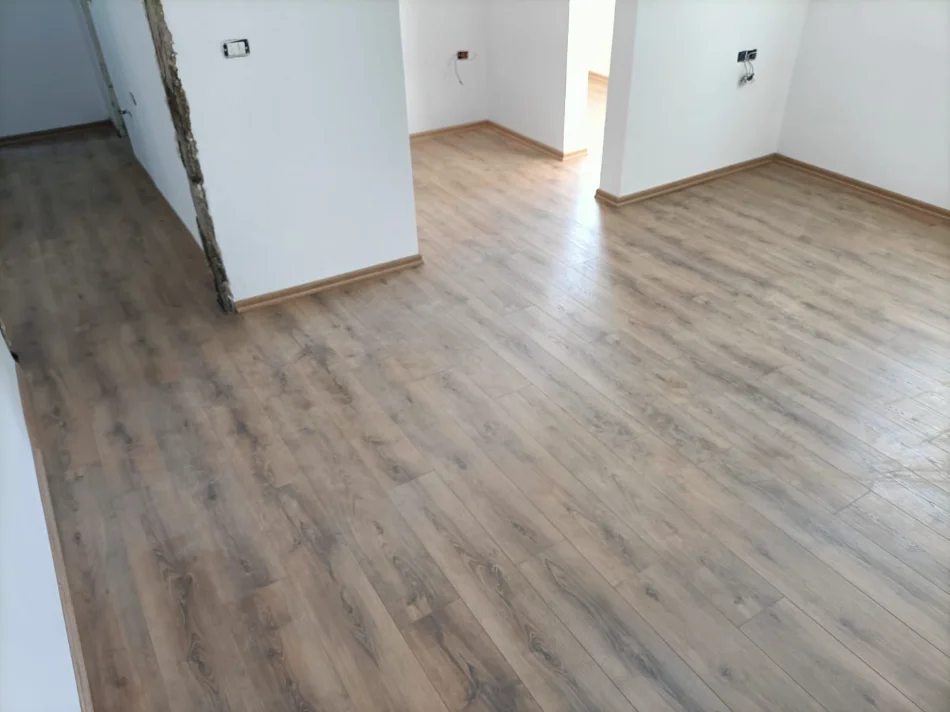 Tirane, jepet me qera apartament 2+1+Ballkon Kati 2, 70 m² 600 € (RRUGA E KAVAJES)