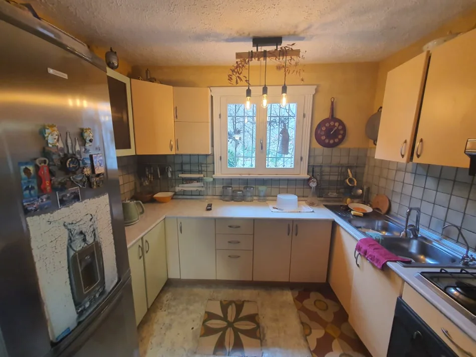 Durres, jepet me qera Vile 1 Katshe Kati 1, 100 m² 860 € (amfiteatri)