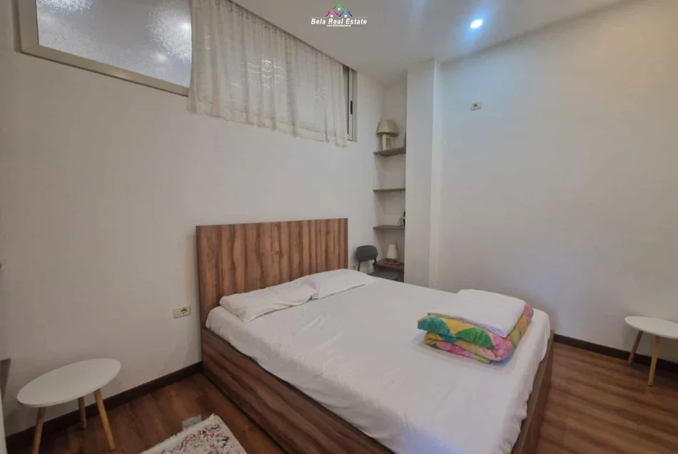 Tirane, jepet me qera apartament 1+1+Ballkon Kati 1, 65 m² 600 € (prane 9 katsheve)