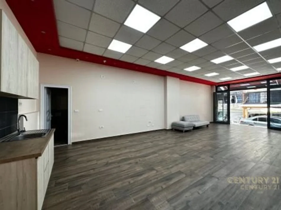 Tirane, shes apartament 1+1 Kati 1, 80 m² 450.000 € (Blloku)