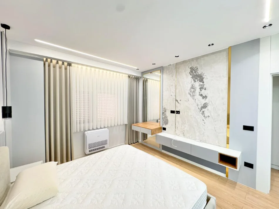 Tirane, jepet me qera apartament 1+1+Ballkon Kati 2, 85 m² 800 € 