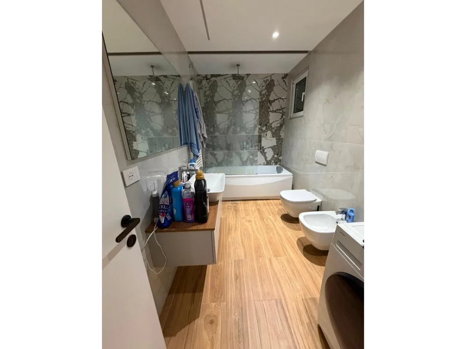 Tirane, jepet me qera apartament 2+1 Kati 7, 102 m² 1.500 € (Rruga Fortuzi)