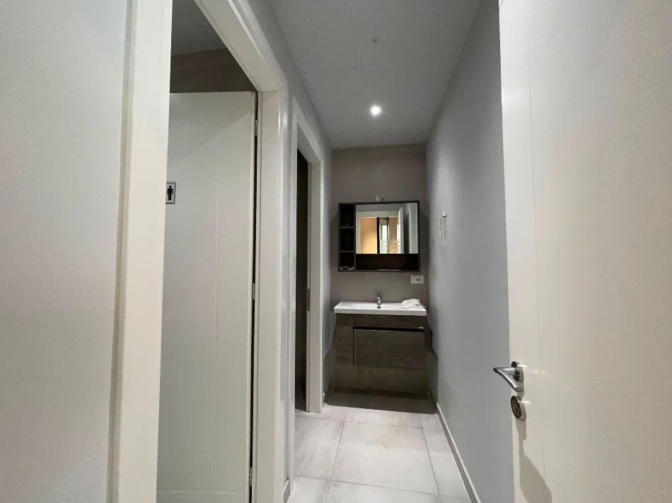 Tirane, jepet me qera ambjent biznesi Kati 2, 500 m² 5.500 € (TEG)