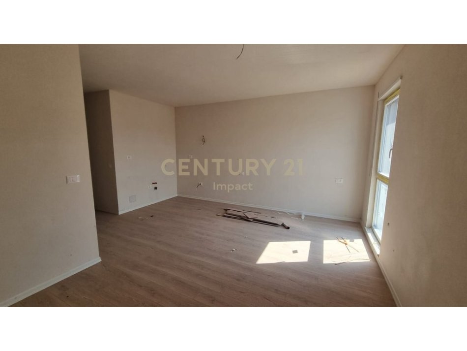 Tirane, jepet me qera apartament 1+1 Kati 4, 36 m² 300 € (Xhamlliku)