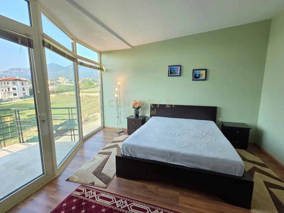 Tirane, jepet me qera Vile 4+1 Kati 1, 200 m² 2.500 € (Sauk)