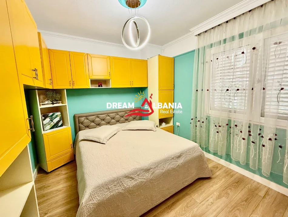 Tirane, jepet me qera apartament 2+1+Ballkon Kati 2, 111 m² 1.000 € (Komuna Parisit)