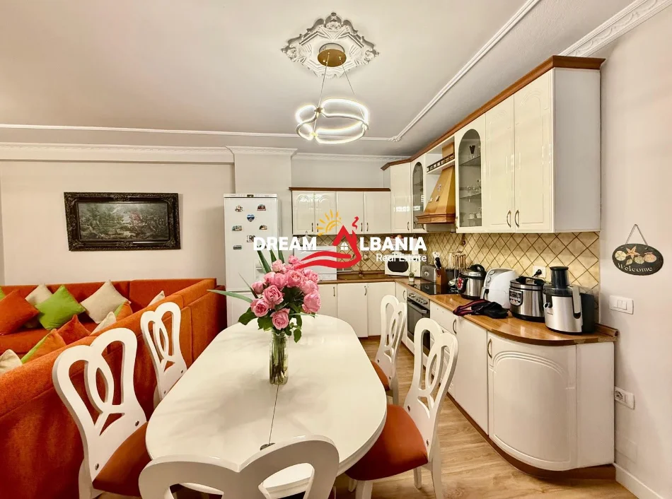 Tirane, jepet me qera apartament 2+1+Ballkon Kati 2, 111 m² 1.000 € (Komuna Parisit)