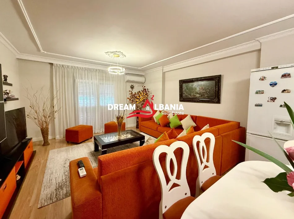 Tirane, jepet me qera apartament 2+1+Ballkon Kati 2, 111 m² 1.000 € (Komuna Parisit)