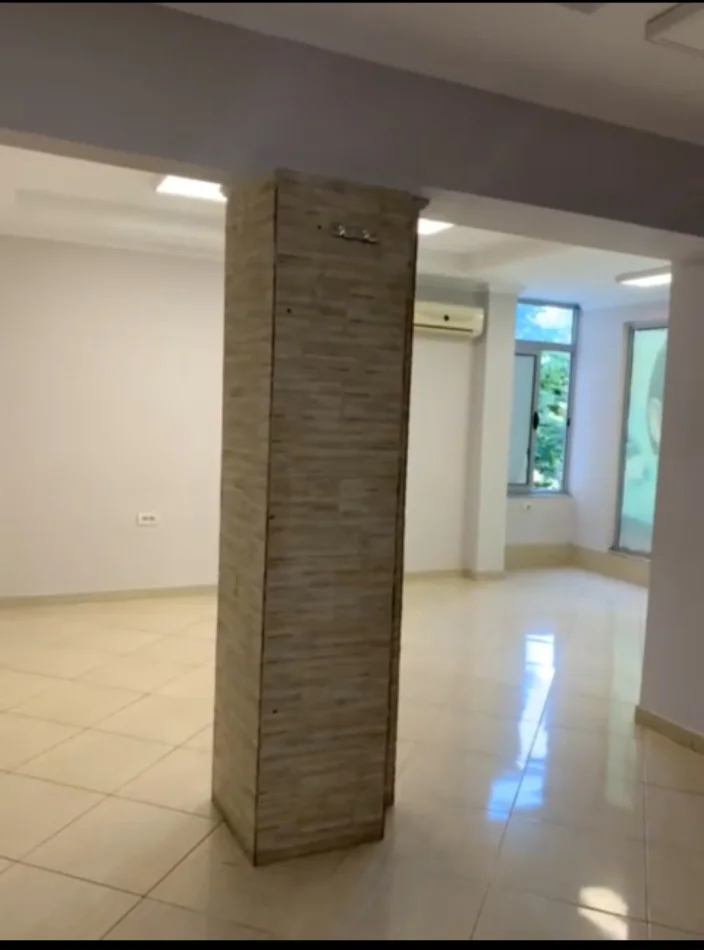 Tirane, jepet me qera ambjent biznesi Kati 2, 63 m² (IRFAN TOMINI)