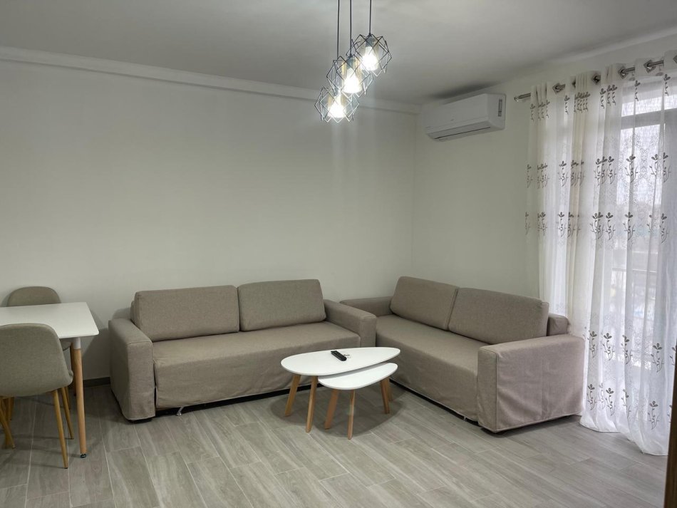 Tirane, jap me qera apartament 2+1+Ballkon Kati 2, 120 m² 500 € (5 Maj)
