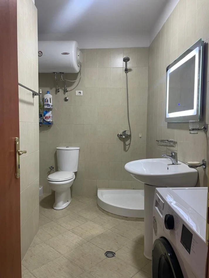 Tirane, jap me qera apartament 1+1, Kati 4, 650 €
