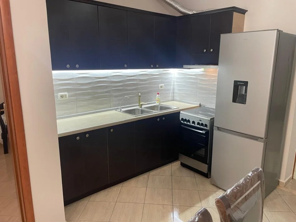 Tirane, jap me qera apartament 1+1, Kati 4, 650 €