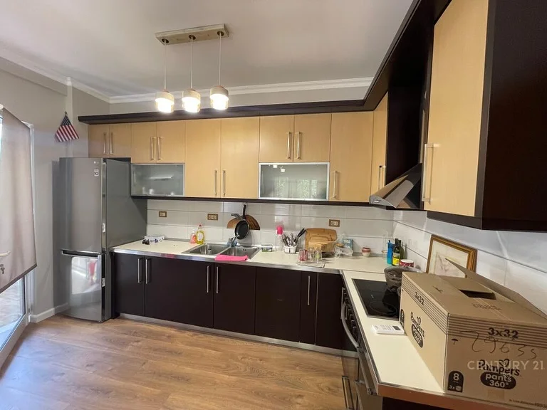 Tirane, jepet me qera apartament 2+1 Kati 3, 115 m² 650 € (Kodra e Diellit )