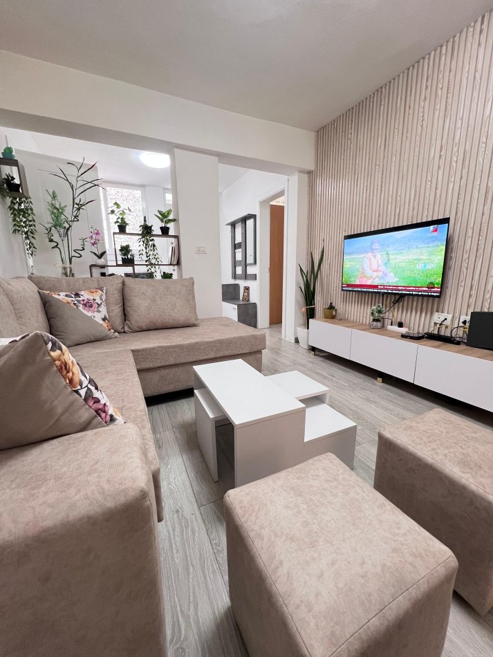 Tirane, jap me qera apartament 2+1 Kati 1, 1 m² 600 € (Blloku Ambasadave)