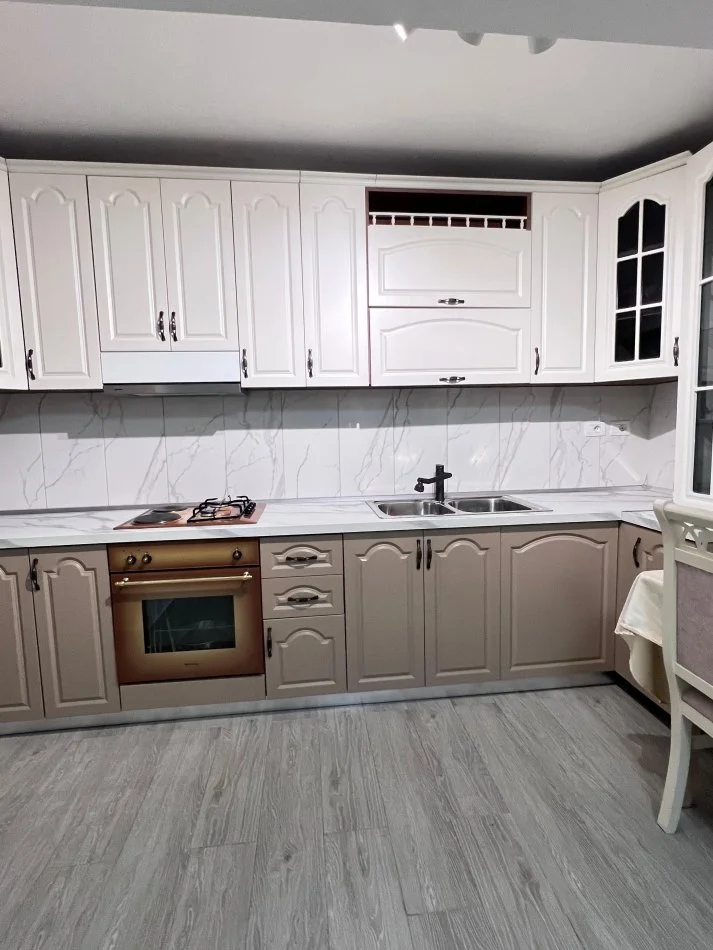 Tirane, jap me qera apartament 2+1 Kati 1, 1 m² 600 € (Blloku Ambasadave)