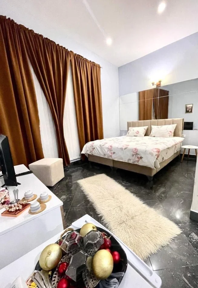 Tirane, jepet me qera garsonier 1+1 Kati 2, 40 m² 500 € (Prane 9 kateshit)