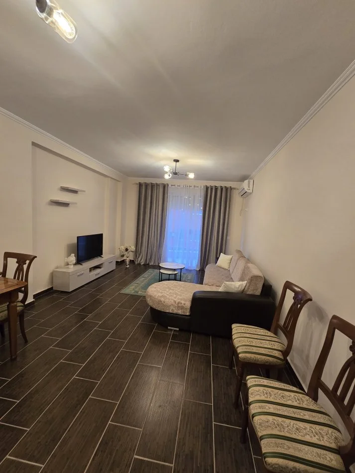 Tirane, jepet me qera apartament 2+1+Aneks+Ballkon Kati 4, 120 m² 500 € (Misto Mame)