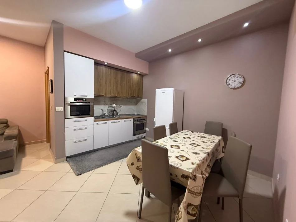 Tirane, jepet me qera apartament 2+1+Aneks+Ballkon Kati 6, 84 m² 600 € (St Trenit Bulevardi Ri)