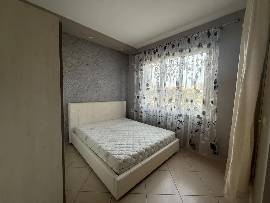 Tirane, jepet me qera apartament 2+1+Aneks+Ballkon Kati 6, 84 m² 600 € (St Trenit Bulevardi Ri)