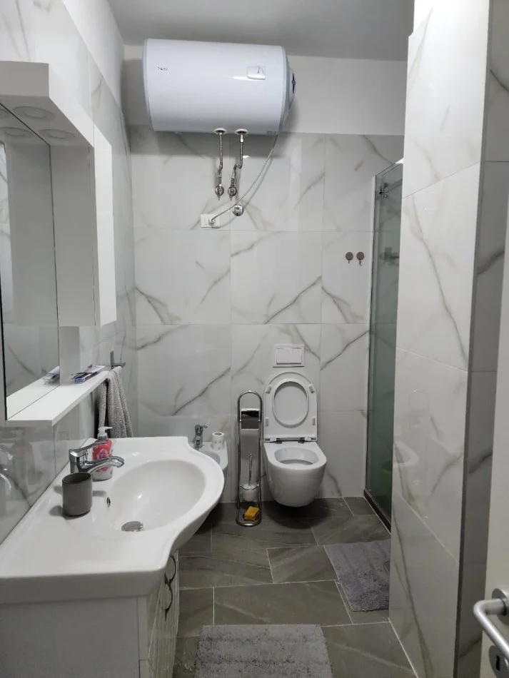 Tirane, jepet me qera apartament 1+1 Kati 3, 60 m² 600 € (Kompleksi Kika 1)