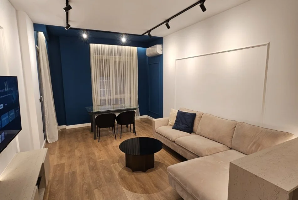 Tirane, jepet me qera apartament 1+1 Kati 8, 76 m² 800 € (Rruga Xhanfize Keko)