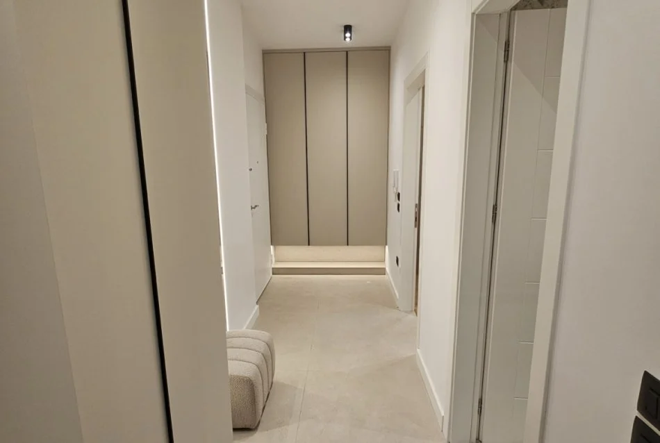 Tirane, jepet me qera apartament 1+1 Kati 8, 76 m² 800 € (Rruga Xhanfize Keko)