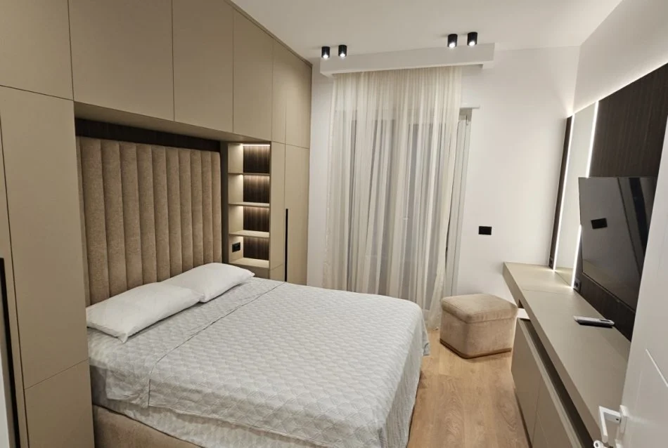 Tirane, jepet me qera apartament 1+1 Kati 8, 76 m² 800 € (Rruga Xhanfize Keko)