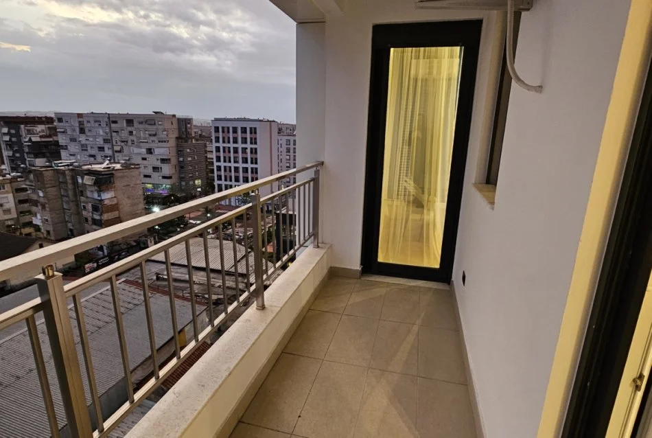 Tirane, jepet me qera apartament 1+1 Kati 8, 76 m² 800 € (Rruga Xhanfize Keko)