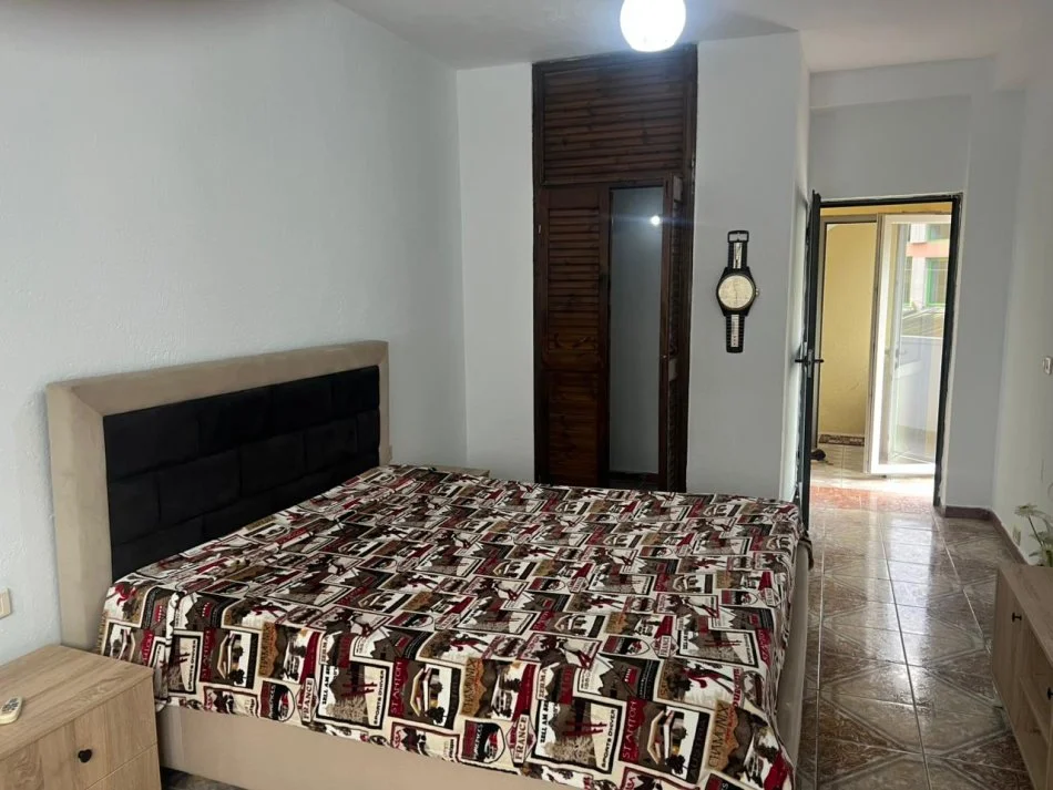 Tirane, jepet me qera apartament 2+1+Aneks+Ballkon Kati 2, 110 m² 650 € (Reshit Petrela)