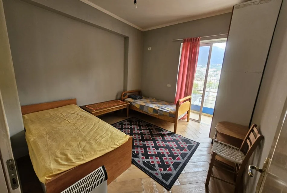 Tirane, jepet me qera apartament 2+1 Kati 2, 95 m² 350 € (Rruga Marie Kraja)
