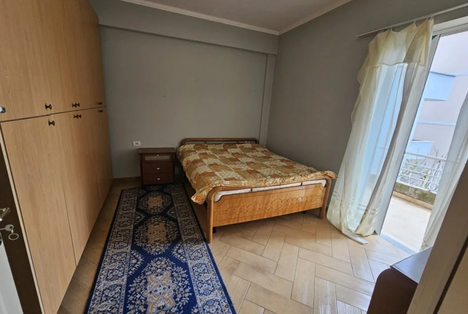 Tirane, jepet me qera apartament 2+1 Kati 2, 95 m² 350 € (Rruga Marie Kraja)