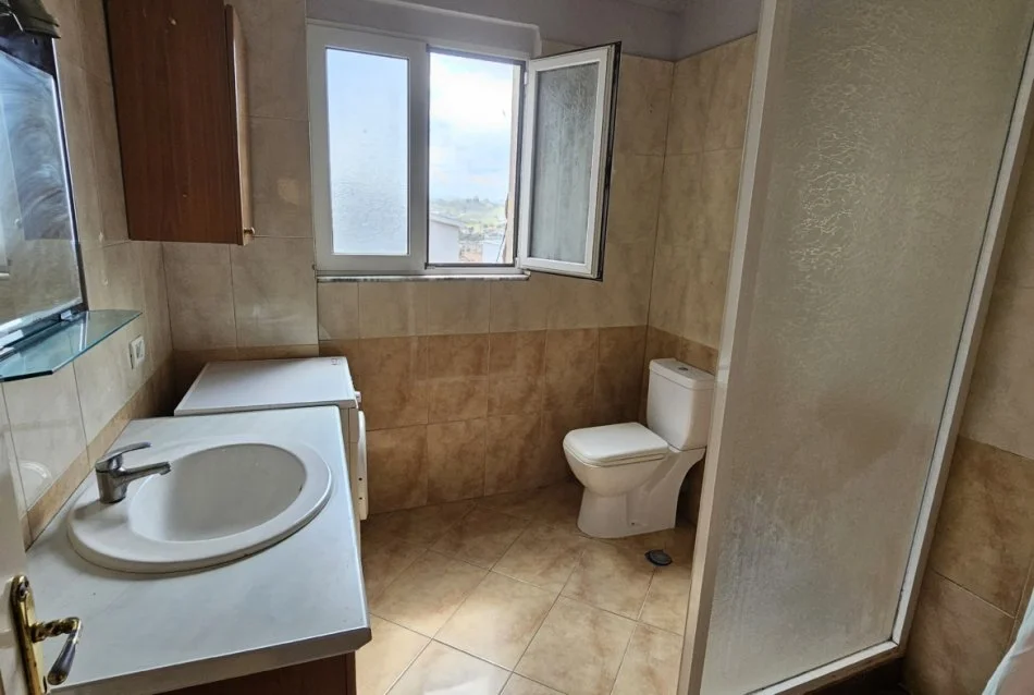 Tirane, jepet me qera apartament 2+1 Kati 2, 95 m² 350 € (Rruga Marie Kraja)