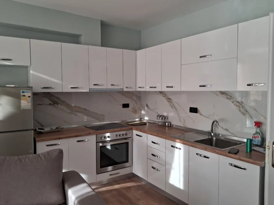 Tirane, jepet me qera apartament 1+1+Aneks+Ballkon Kati 6, 75 m² 650 € (Selvia)