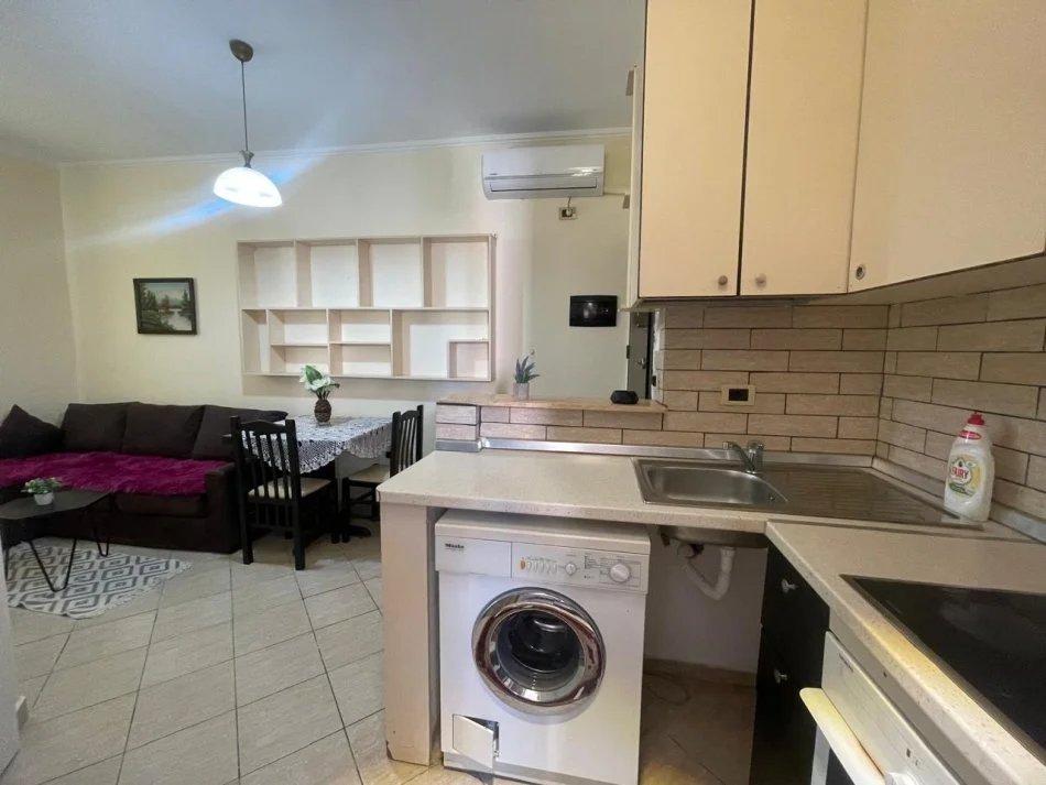 Tirane, jepet me qera apartament 1+1 Kati 2, 52 m² 450 € (5 maj)