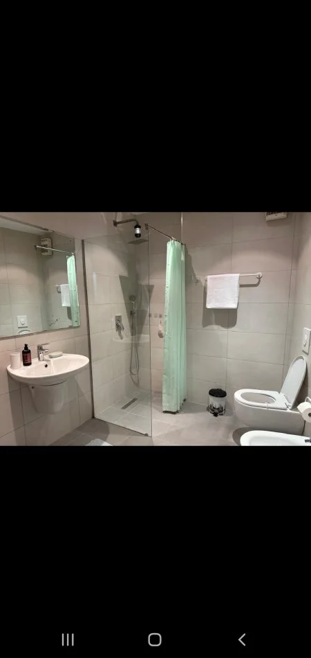 Tirane, jepet me qera apartament 1+1 Kati 4, 68 m² 600 € (Amabasada amerikane)