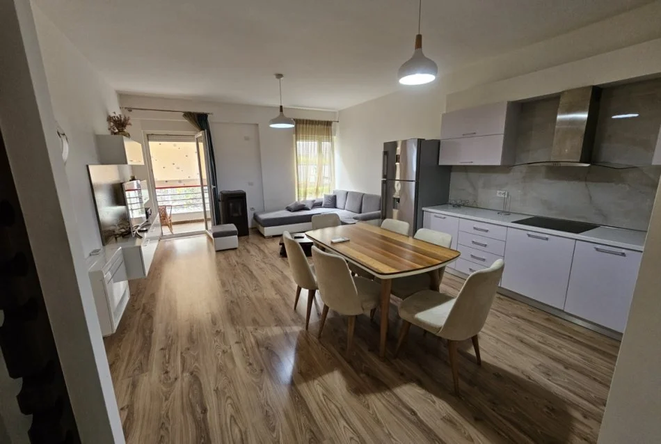 Tirane, jepet me qera apartament 2+1 Kati 2, 111 m² 800 € (Rruga Liqeni i Thate)
