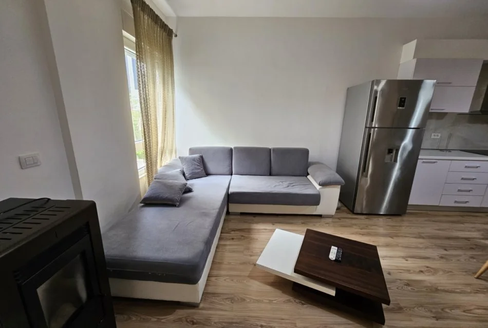 Tirane, jepet me qera apartament 2+1 Kati 2, 111 m² 800 € (Rruga Liqeni i Thate)
