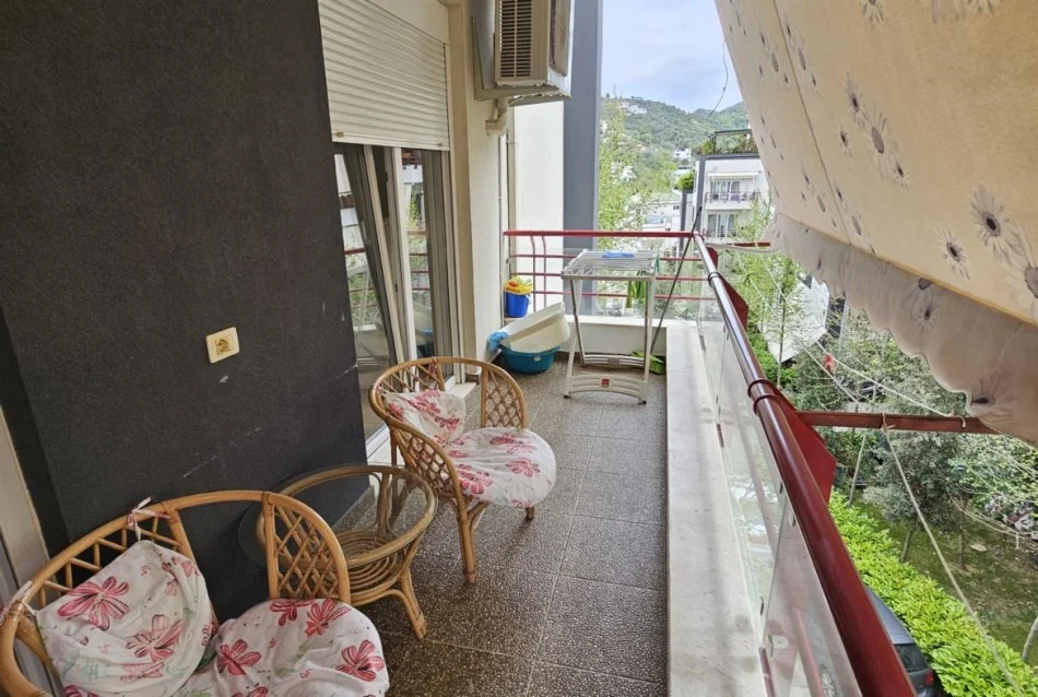 Tirane, jepet me qera apartament 2+1 Kati 2, 111 m² 800 € (Rruga Liqeni i Thate)