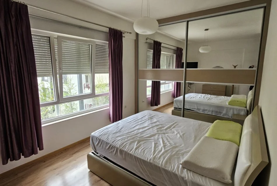 Tirane, jepet me qera apartament 2+1 Kati 2, 111 m² 800 € (Rruga Liqeni i Thate)