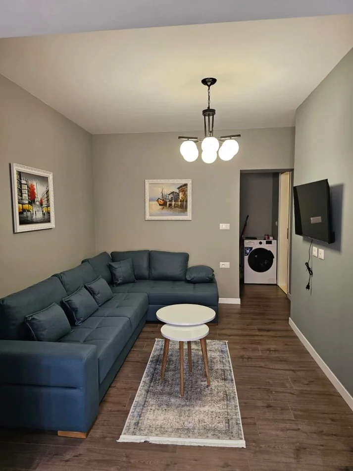 Tirane, jepet me qera apartament 1+1+Aneks+Ballkon Kati 6, 65 m² 700 € (Ngjitur godines ish osd)