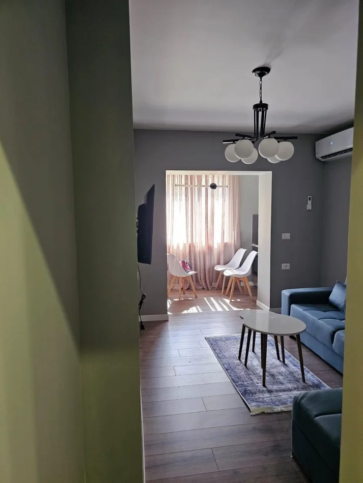 Tirane, jepet me qera apartament 1+1 Kati 4, 70 m² 700 € (Ngjitur me godinen e ish psd)