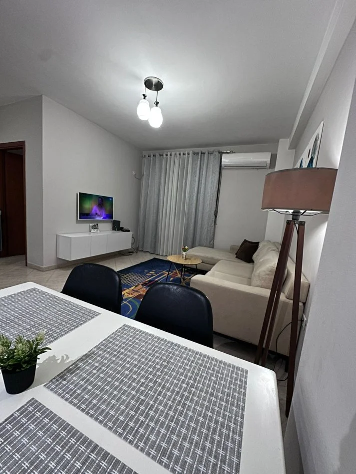 Tirane, jepet me qera apartament 1+1 Kati 5, 65 m² 650 € (Rruga e kavajes condir center)